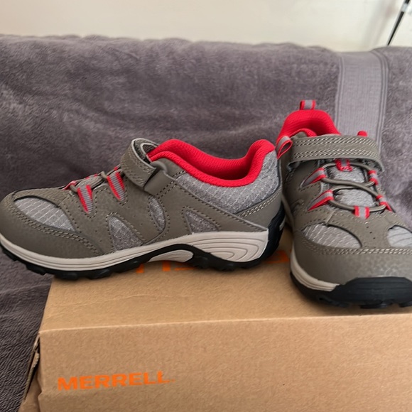 Brand new Merrell shoes - Picture 3 of 4